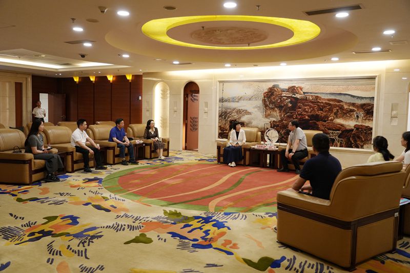 民进河南省直开明总支第三支部走进河南艺术中心开展文化交流活动